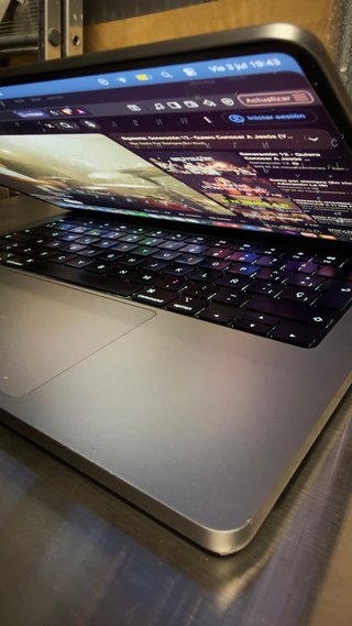 MacBook Pro 2023 M3 14"4K  512GB 16gb RAM