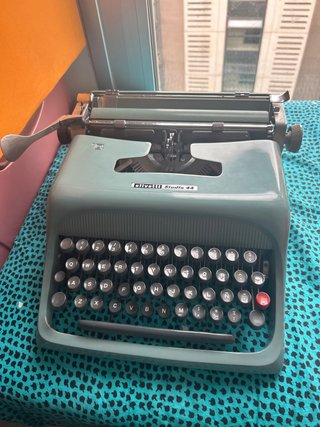Máquina de escribir Olivetti Studio 44