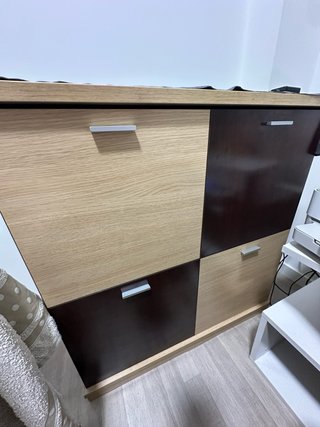 Zapatero de madera bicolor