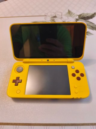New Nintendo 2DS XL Amarilla