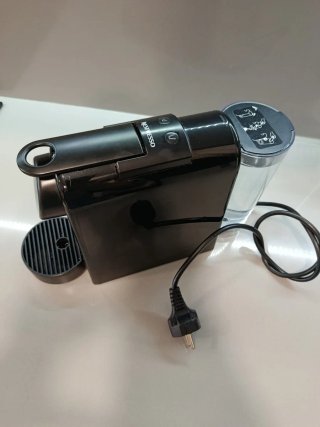 Cafetera Nespresso DeLonghi Essenza Mini