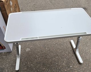 Mesa auxiliar plegable para cama o camping