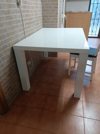 Conjunto Mesa de Comedor + 2 Sillas