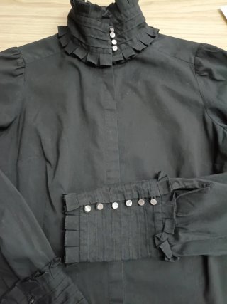 Blusa Negra con Volantes Talla S