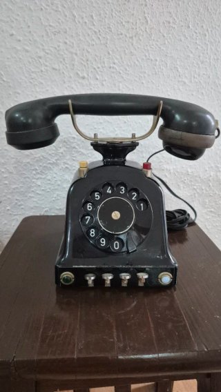 Teléfono Antiguo Suizo de Disco