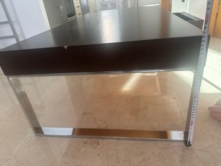 Mesa de centro de madera y metal