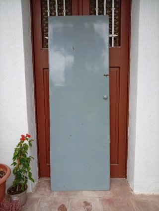 Puerta de color azul