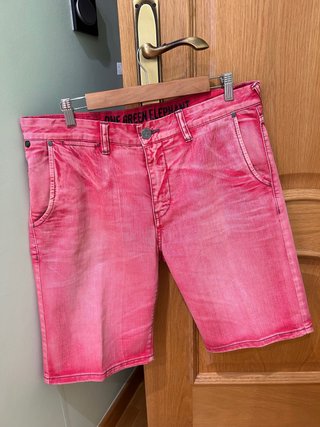 Pantalón corto One Green Elephant rojo