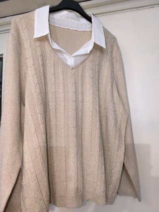 Jersey de punto beige con cuello camisero