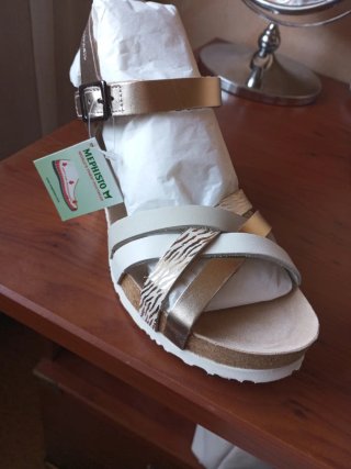 Sandalias Mephisto Blancas y Doradas