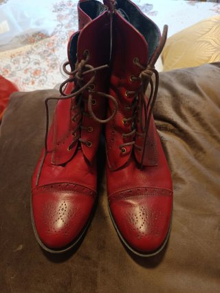 Botines de Piel Rojos con Cordones