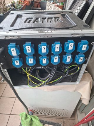 Dimer de luces EUROLIGHT LD 6230 en rack Gator
