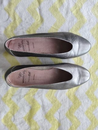 Zapatos Wonders Plateados