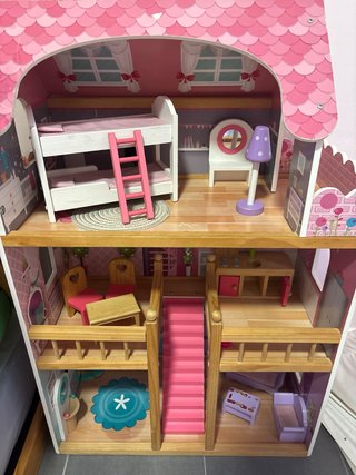 Casa de muñecas de madera