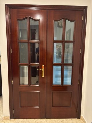 Lote de 4 puertas de madera(una de ellas es doble)