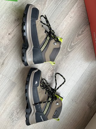 Botas de montaña Quechua talla 28