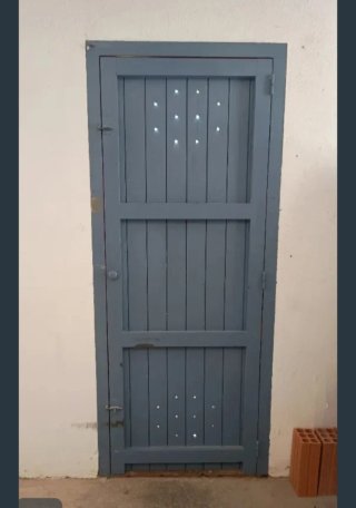 Puerta de madera maciza