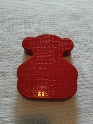Lata Tous Roja
