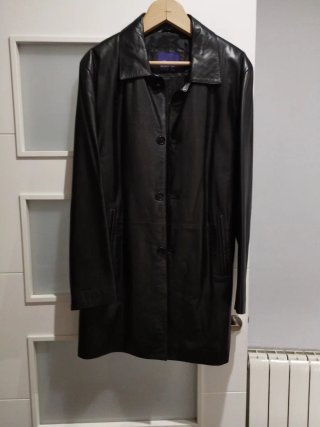 Chaqueta tres cuartos de piel negra