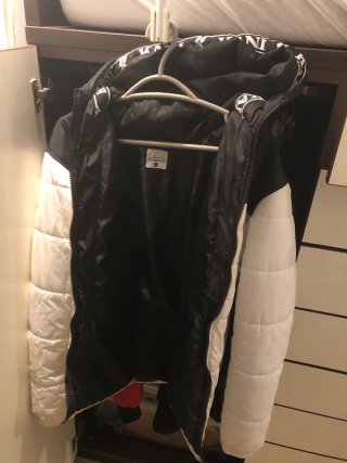 Chaqueta Karl Kani Blanca y Negra