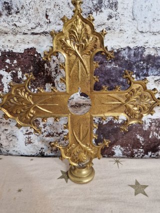 Cruz Religiosa Antigua de Metal