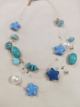 Collar con Abalorios Azules y Turquesas