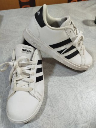 Zapatillas Adidas Blancas y Negras Talla 38