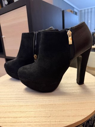 Botines Negros de Tacón