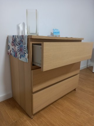 Cómoda IKEA de madera