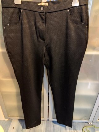Pantalón Negro con Estampado de Lunares