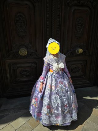Traje de fallera para niña