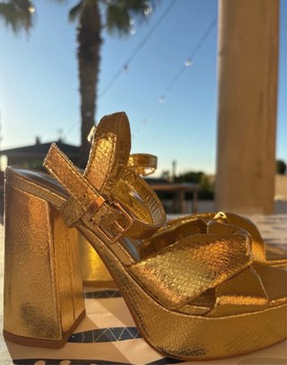 Sandalias de Tacón Grueso Doradas