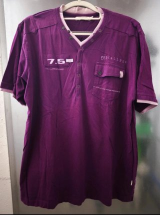 Camiseta de hombre morada