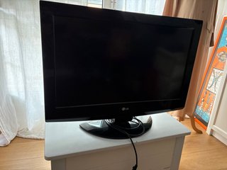 Televisor LG Negro 43’ REGALO Soporte paref