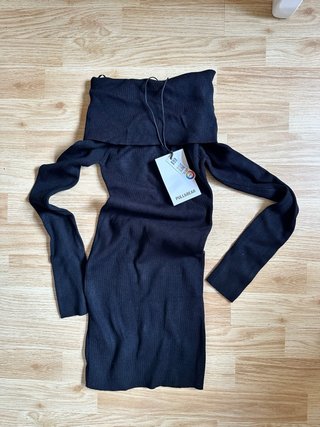 Vestido negro con cuello Pull&Bear