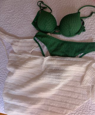 Conjunto de bikini verde y blanco