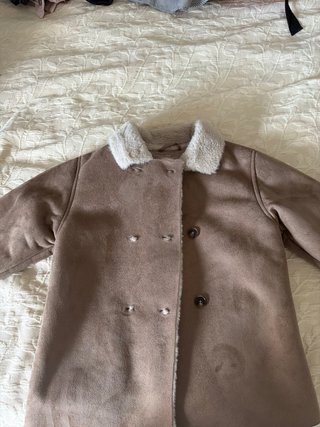 Chaquetón marrón y beige con pelo