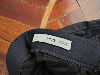 Pantalón de vestir negro Mango