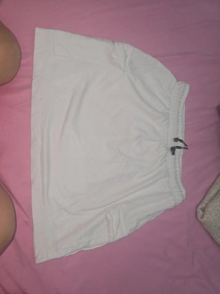 Falda Blanca con Bolsillos Laterales