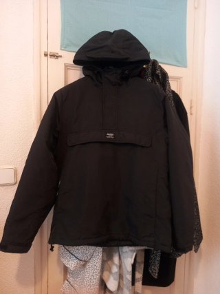 Anorak Pull&Bear Negro