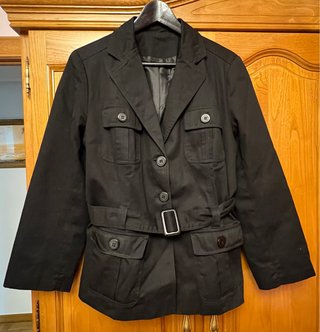 Gabardina corta negra