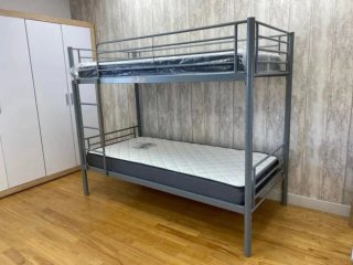 Litera LITERA LITERA con struttura metallica, ideale per camere giovanili, appartamenti o seconde case