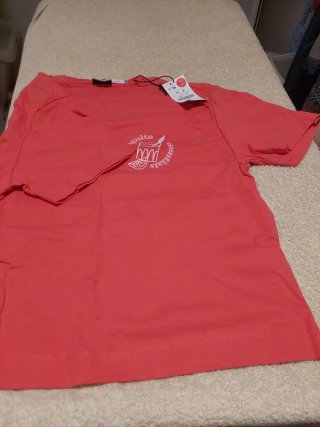 Camiseta Roja con Estampado