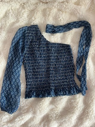 Blusa asimétrica estampada azul