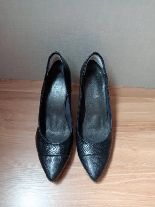 Zapatos de tacón negros de piel