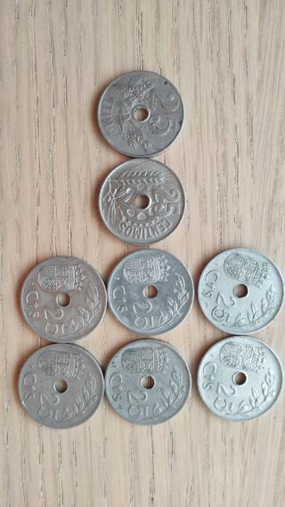 8 monedas de 25 céntimos (1927, 1934, 1937)