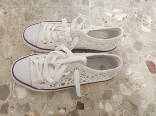 Zapatillas Blancas de Rejilla Talla 36. Sin marca