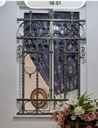 Reja de Ventana Artesanal de Hierro forjado
