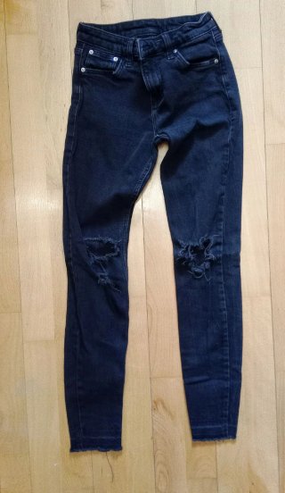 Pantalón Vaquero Negro con roturas