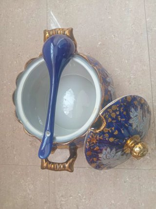 Sopera de Porcelana Azul y Dorada